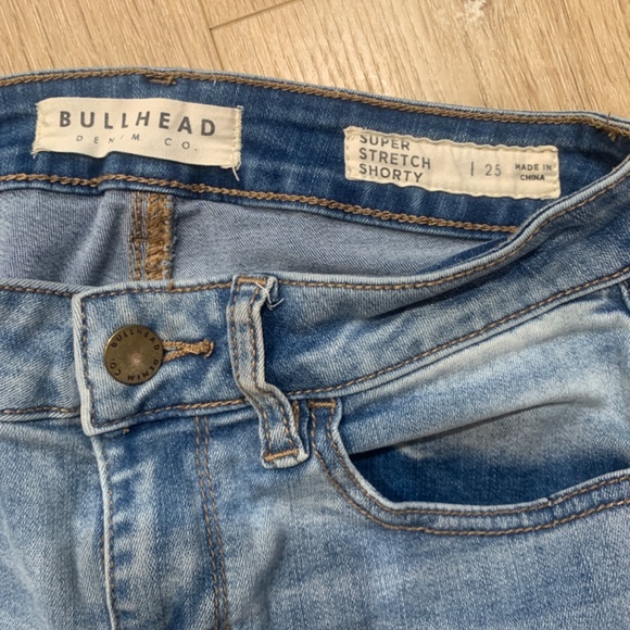 Bullhead Jean shorts - Picture 3 of 3